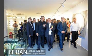 کتابگردی پیروز حناچی سرپرست شهرداری تهران در روز کتاب 30