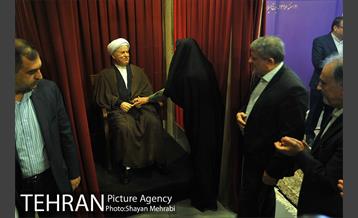 رونمایى از تندیس مرحوم حضرت آیت الله هاشمى رفسنجانى 38