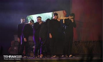 فیلم نمایش ۴۱۰ در برج میلاد 36