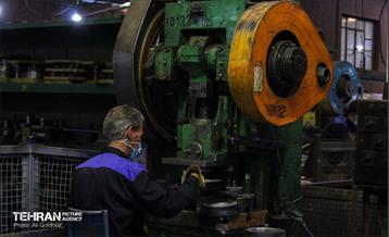 بازدید شهردار منطقه ۲۱ از کارخانه پارس اگزوز 4