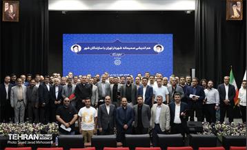 هم اندیشی صمیمانه شهردار تهران با سازندگان شهر 8