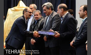 تجلیل از خبرنگاران و عکاسان عرصه دفاع مقدس با حضور شهردار تهران 35