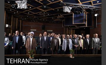 دیدار شهردار تهران با هنرمندان و رونمایی از قرآن خطی 10