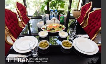 رستوران پردیس قلهک با پرسنل ناشنوا  14