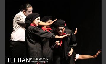 نمایش ماجرای عجیب سگی در شب‎ 18