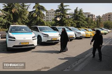 ایستگاه تاکسی بانوان در نمایشگاه زنان و تولید ملی 22