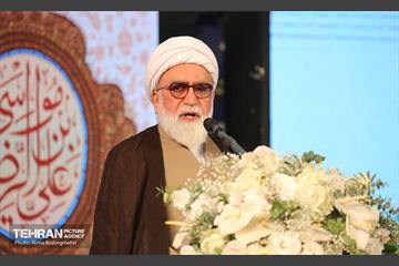 اهتزاز پرچم سبز رضوی بر فراز برج پرچم ایران 6