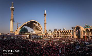 مراسم اقامه نماز بر پیکر آقای شهید ایران 23