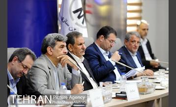 بازدید معاون اول رئیس جمهور به همراه شهردار تهران از کارخانه واگن‌سازی تهران 54