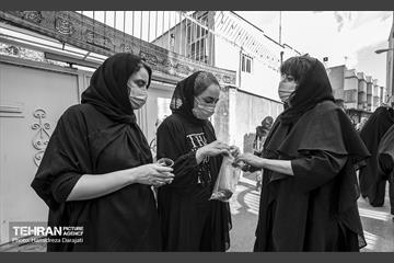نار مسجد کربلایی‌های چهارراه گلوبندک هر سال زنان نذر می‌کنند اگر حاجتشان را گرفتند، حلوا بپزند. آنقدر این رسم جا افتاده که اکنون آن مکان در روز تاسوعا به کوچه حلواپزان معروف شده است