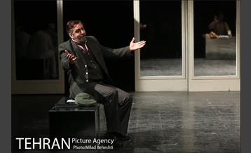 نمایش دشمن مردم‎ 10