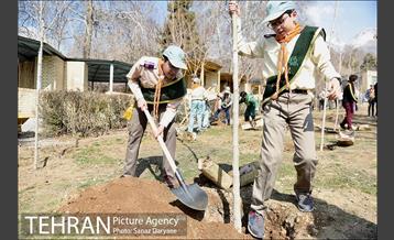 آیین درختکاری با حضور دکتر بطحایی وزیر محترم آموزش و پرورش 14