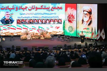 دیدار شهردار تهران با پیشکسوتان عرصه ایثار و شهادت منطقه 17 37