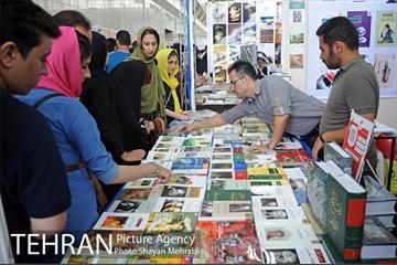 دومین روز از بیست و نهمین نمایشگاه بین المللی کتاب تهران 7