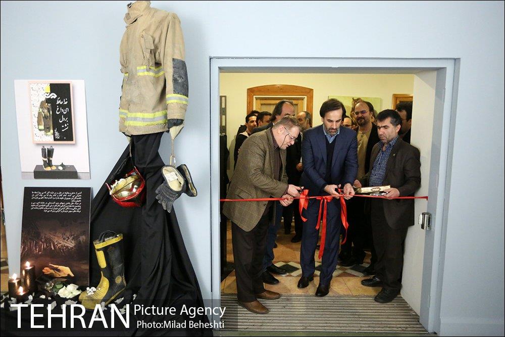 افتتاحیه نمایشگاه عکس، پوستر و هویت بصری سی و پنجمین جشنواره تئاتر فجر‎ 7