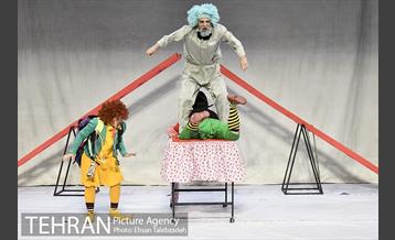 نمایش «مخ پریشون های شلم‎» 27