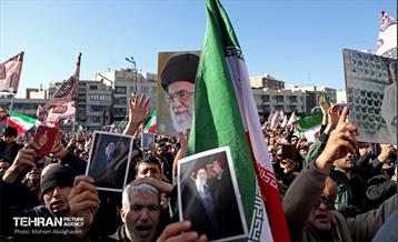 اجتماع مردم تهران در پی شهادت رهبر انقلاب - 2 43
