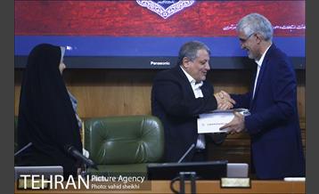 ارائه لایحه برنامه سوم توسعه شهر تهران توسط شهردار به شورای شهر  24