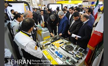 بازدید معاون علمی و فناوری رییس جمهور از نمایشگاه مترو  7