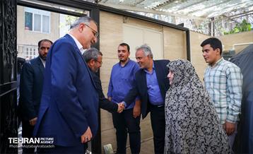 دیدار شهردار تهران با خانواده شهید حسینی 2