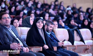 بزرگداشت مقام زن و مادر در برج میلاد 23