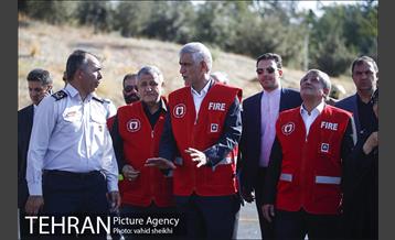 بازدید شهردار از امکانات و تجهیزات جدید سازمان آتش نشانی 15