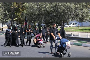 حضور کودکان در مراسم پیاده روی جاماندگان اربعین حسینی(ع) 23