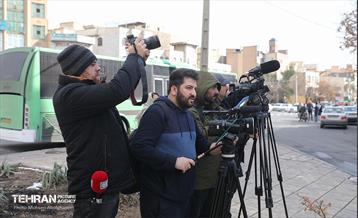 بازدید خبرنگاران رسانه‌های خارجی از تخریب اموال عمومی شهر 12