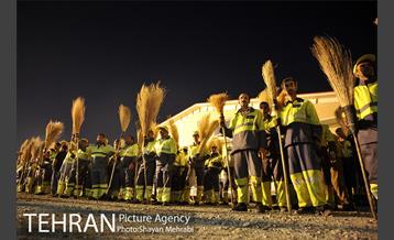 شروع بکار نیروهای خدمات شهری بعد از پایان مراسم ارتحال امام خمینی (ره) 13