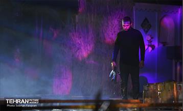 فیلم نمایش ۴۱۰ در برج میلاد 35