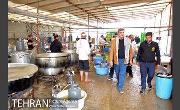 بازدید پیروز حناچی از موکب‌های مسیر نجف تا کربلا 9