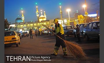شروع بکار نیروهای خدمات شهری بعد از پایان مراسم ارتحال امام خمینی (ره) 6