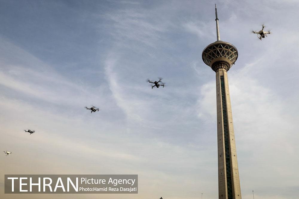پروازدسته جمعی  پهپادها در برج میلاد تهران 24