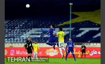 دیدار تیم‌های فوتبال استقلال و صنعت نفت آبادان  34