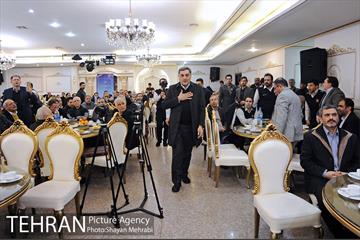 نشست صمیمانه شهردار تهران با خانواده های شهدای آتش نشان و آسیب دیدگان حادثه ساختمان پلاسکو 8