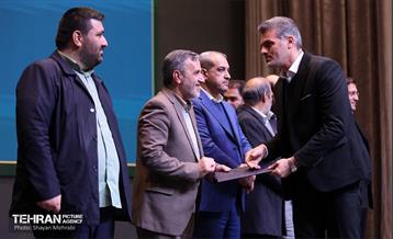 آیین تجلیل از برگزیدگان مناطق 22 گانه 9