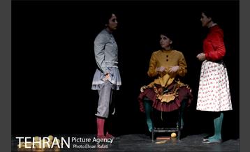 نمایش خانه‌اى در انتهاى خیابان بهار 2