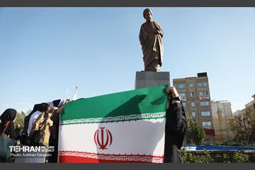 رونمایی از مجسمه «علامه امینی» 1