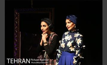 نمایش شبی بیرون از خانه 8