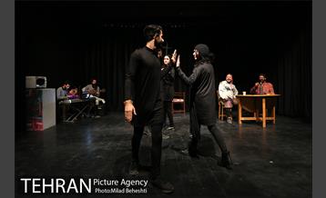 نمایش غربتی ها 14