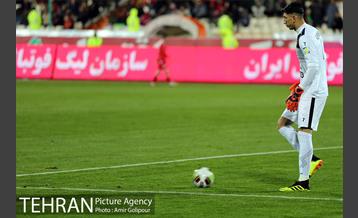 دیدار تیم‌های فوتبال پرسپولیس - صنعت نفت آبادان 10