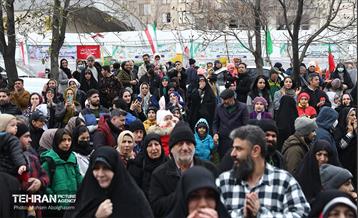 جشن نیمه‌شعبان در میدان ولی‌عصر (عج) - 3 46