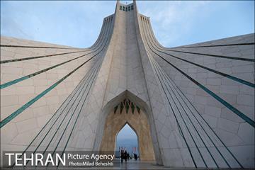 میدان آزادی‎ 25