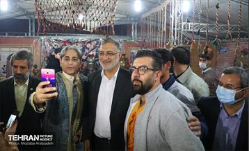 بازدید شهردار تهران از غرفه‌های فرهنگی بوستان ولایت 9