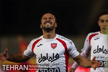 دیدار تیم های فوتبال نفت تهران و پرسپولیس