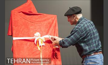 رونمایی از کتاب نمایشنامه زنانی که به بزها خیره شده اند 16