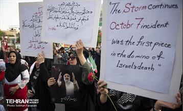 استقبال از خانواده شهدای غزه در میدان فلسطین تهران 10