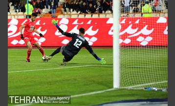 دیدار تیم‌های فوتبال پرسپولیس - صنعت نفت آبادان 19