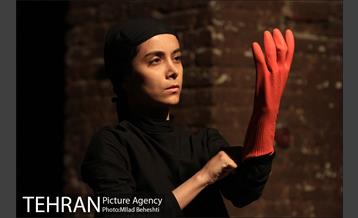 نمایش کلفت ها‎ 2