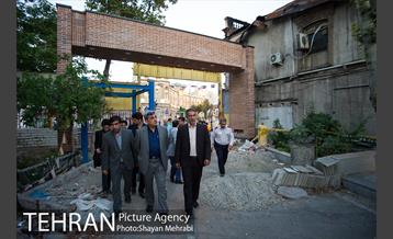 بازدید شهردار تهران از خسارت آتش سوزی اخیر میدان حسن آباد 30